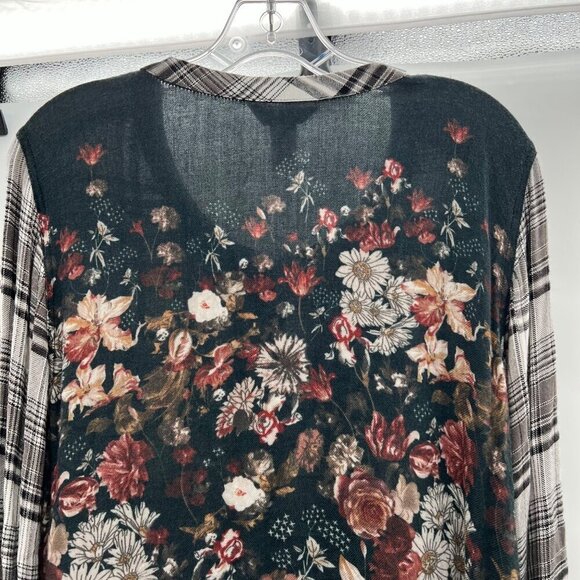 Christopher & Banks Women's Button Up Plaid Embroidered Top Size Medium - Picture 6 of 9